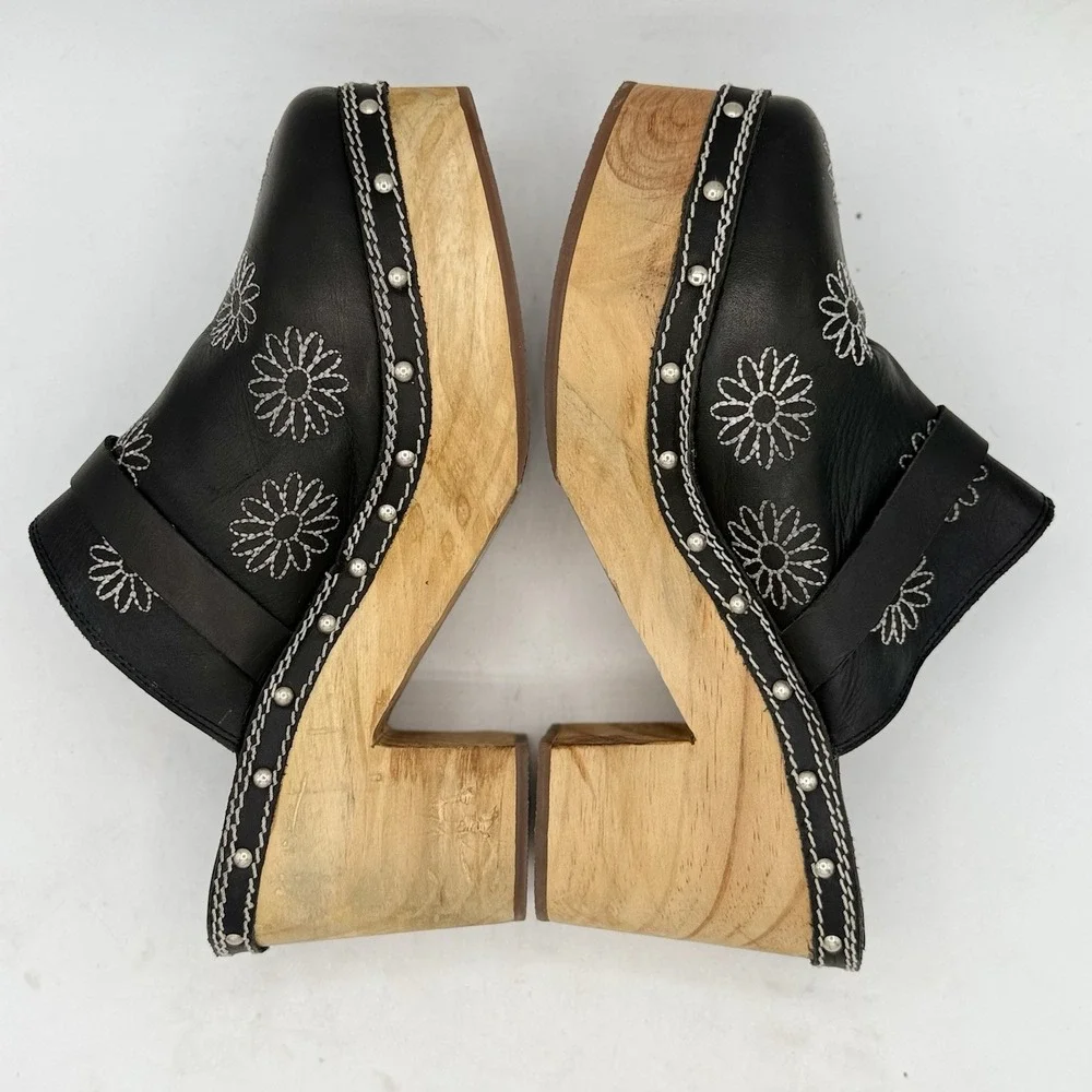 Urban Outfitters UO Daizy Clog Black Leather Daisy Embroidered Wood Platform 9